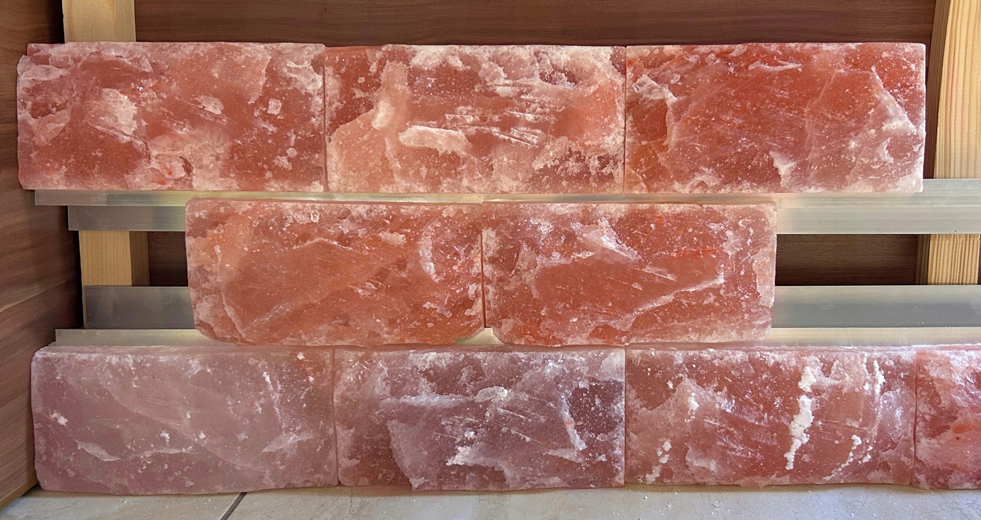 SOLNÁ CIHLA 1,3 kg JEDNOSTRANNĚ ŠTÍPANÁ 20x10x2,5 - obrazek 7